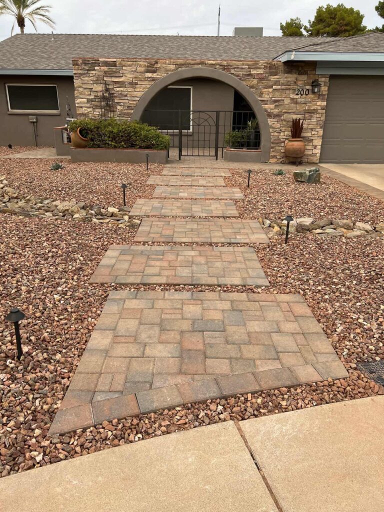 Tierra Norte pavers installed in a 3 piece random pattern, leading to a front entranceway